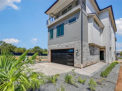 Lake LBJ Home For Sale in Kingsland Texas