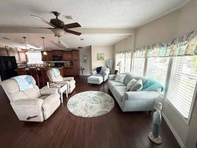 Centrally located, this bright & sunny 2BD/2BA home offers an - photo 4