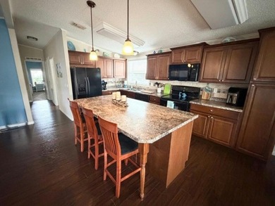 Centrally located, this bright & sunny 2BD/2BA home offers an - photo 7