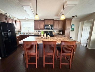 Centrally located, this bright & sunny 2BD/2BA home offers an - photo 8