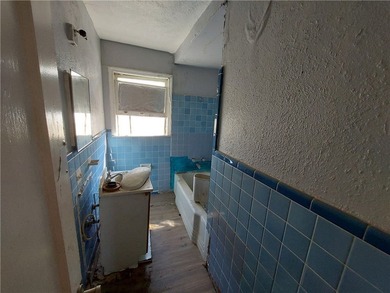Prime Investor Opportunity: 3-Unit Fixer-Upper with Value-Add - photo 15