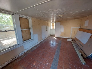 Prime Investor Opportunity: 3-Unit Fixer-Upper with Value-Add - photo 16