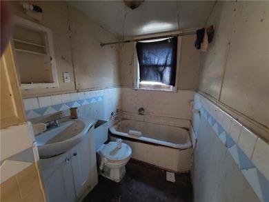 Prime Investor Opportunity: 3-Unit Fixer-Upper with Value-Add - photo 20