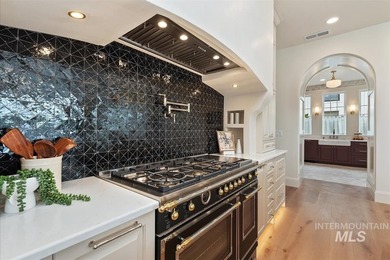 A truly one-of-a-kind home - the rare opportunity everyone waits - photo 9