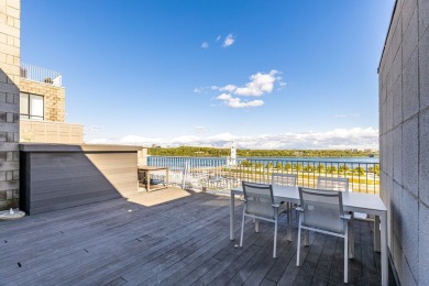 St Lawrence River Home For Sale in Montréal (Ville-Marie) 