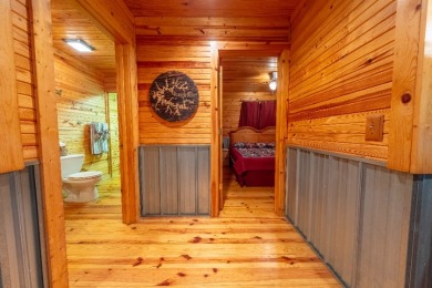 Sleeps 8, Unrestricted, wooded 7.21 acres & a solo private dock - photo 19