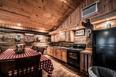 Stunning 3 bedroom, 2.5 bath, 2,200 +/- square foot log home - photo 21