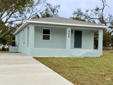 Manatee River Home Sale Pending in Bradenton Florida