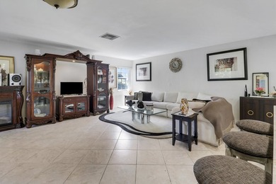 Step into this beautifully updated 3 bedroom, 2 bathroom home in - photo 11