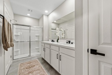 Welcome to this upgraded 3-bedroom, 2-bathroom single-family - photo 14