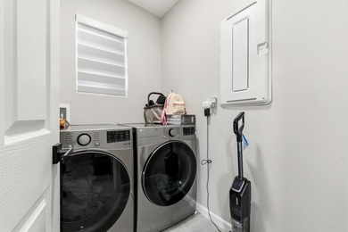 Welcome to this upgraded 3-bedroom, 2-bathroom single-family - photo 20