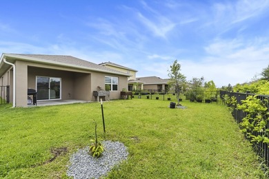 Welcome to this upgraded 3-bedroom, 2-bathroom single-family - photo 22
