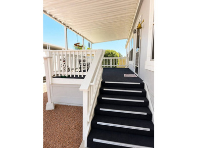 Spacious 2 bedroom, 2 bathroom home with a den in the desirable - photo 3