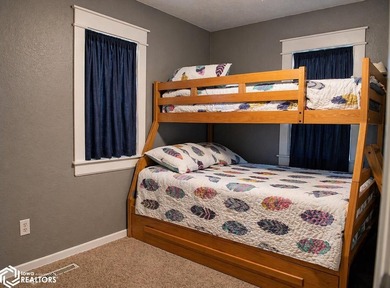 This charming lake cabin retreat at Sun Valley Lake offers the - photo 14