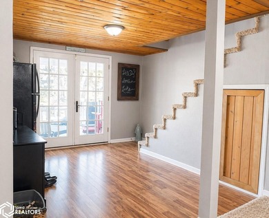 This charming lake cabin retreat at Sun Valley Lake offers the - photo 17