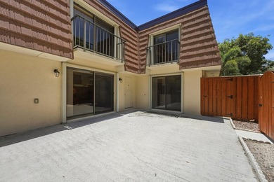 Discover this charming two-bedroom townhouse, with each bedroom - photo 24