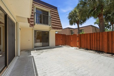 Discover this charming two-bedroom townhouse, with each bedroom - photo 25