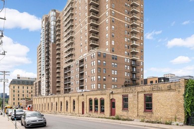 Discover urban living at its finest in this stylish condo! - photo 4