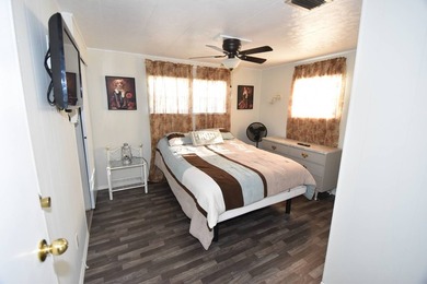 Charming 2-bedroom, 1.5-bath cottage-style mobile home located - photo 8