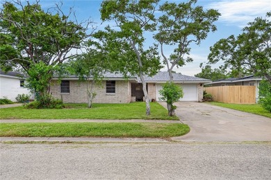 Charming and conveniently located, this 2-bedroom, 1.5-bathroom - photo 1