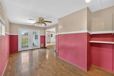 Charming and conveniently located, this 2-bedroom, 1.5-bathroom - photo 8