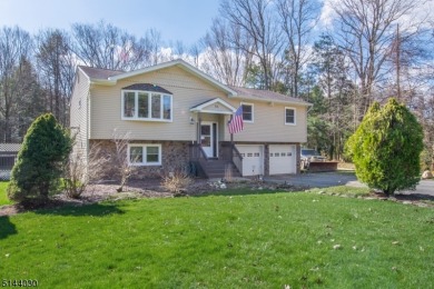 Beautiful Bi-Level in Quiet Upper Greenwood Lake Community! - Lake Home Sale Pending in West Milford, New Jersey