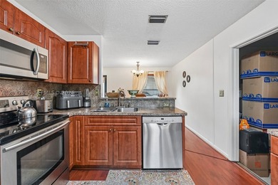 Beautiful and spacious Waterfront 3-bedroom, 2.5-bath Single - photo 12