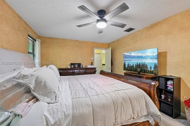 Beautiful and spacious Waterfront 3-bedroom, 2.5-bath Single - photo 22