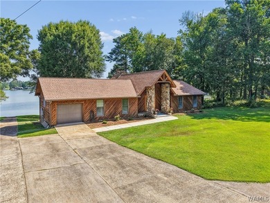 Beautifully renovated waterfront home on 1+/- acre overlooking - photo 4