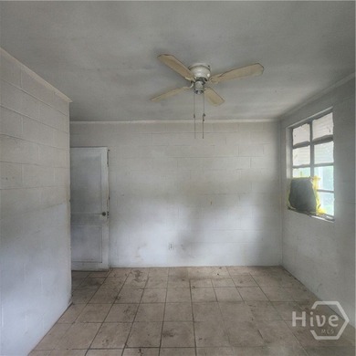 INVESTOR SPECIAL! Fantastic opportunity to own a 2-bedroom - photo 11