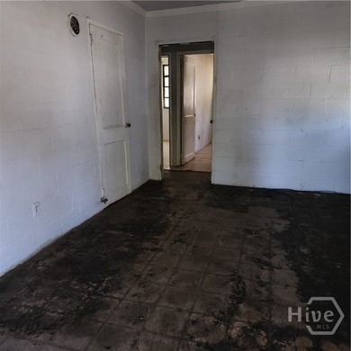 INVESTOR SPECIAL! Fantastic opportunity to own a 2-bedroom - photo 12