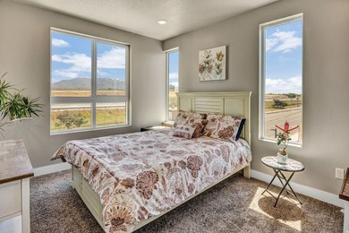 SELLER OFFERING 3% TOWARDS BUYERS CLOSING COSTS + RATE BUY DOWN! - photo 12