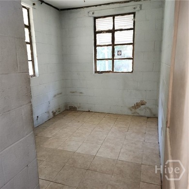 INVESTOR SPECIAL! Fantastic opportunity to own a 2-bedroom - photo 14