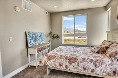 SELLER OFFERING 3% TOWARDS BUYERS CLOSING COSTS + RATE BUY DOWN! - photo 17