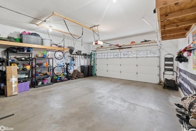 Beautifully updated and perfectly situated on Woodlane Drive - photo 27