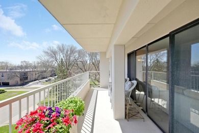 Seller providing a $15,000 credit at closing toward buyer's - photo 32