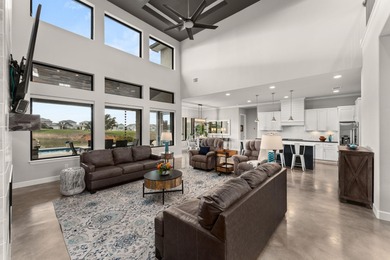 Fully furnished, ready to enjoy, this luxury lakefront retreat - photo 4