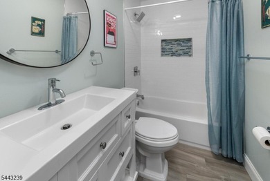 This is the Lakefront ranch you have been waiting for on Upper - photo 19