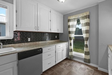 Welcome to this charming 3-bedroom, 2-bath home with a spacious - photo 13