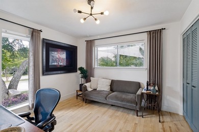 Steps from Prairie Creek, this beautifully renovated 4-bed - photo 14