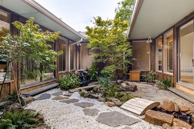 Steps from Prairie Creek, this beautifully renovated 4-bed - photo 22