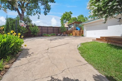 Steps from Prairie Creek, this beautifully renovated 4-bed - photo 26