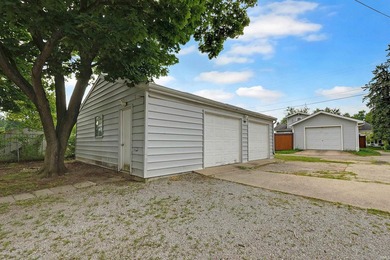 Welcome to this charming 3-bedroom, 2-bath home with a spacious - photo 30