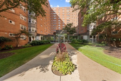 Lake Home For Sale in Chicago, Illinois