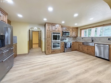 Newly remodeled and has not been lived in since, this home is - photo 11