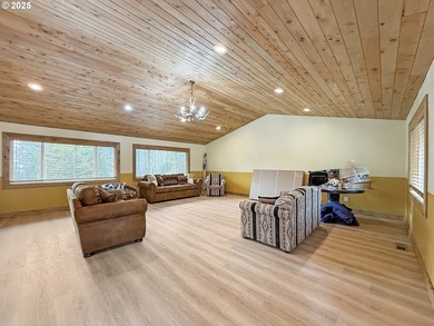 Newly remodeled and has not been lived in since, this home is - photo 14