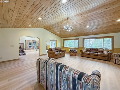 Newly remodeled and has not been lived in since, this home is - photo 16