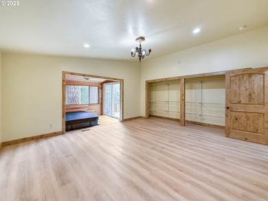 Newly remodeled and has not been lived in since, this home is - photo 19