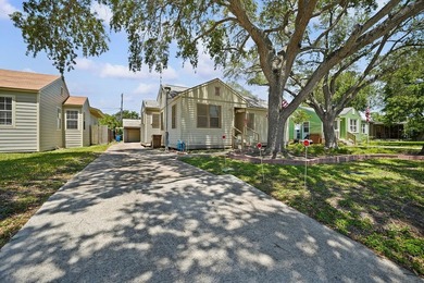 Charming home in the desirable Lindale Park neighborhood! This - photo 2