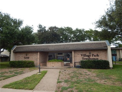 Spacious townhome featuring 3 bedrooms, 2.5 baths, a rear-entry - photo 2